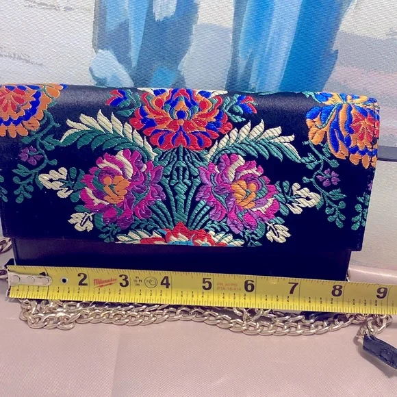 VINCE CAMUTO CROSSBODY BAG 💃🏻🔥 LIKE NEW 💃🏻🔥 - Picture 8 of 8